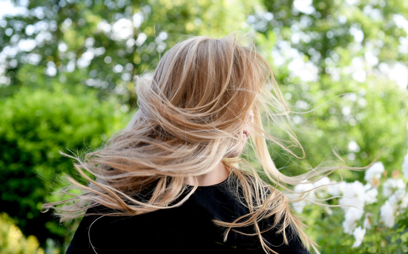 Best 6 Natural Tips to Achieve Shiny Hair: From Dull to Dazzling